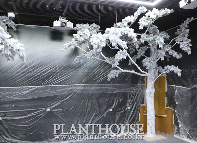 인조소나무 공간 연출