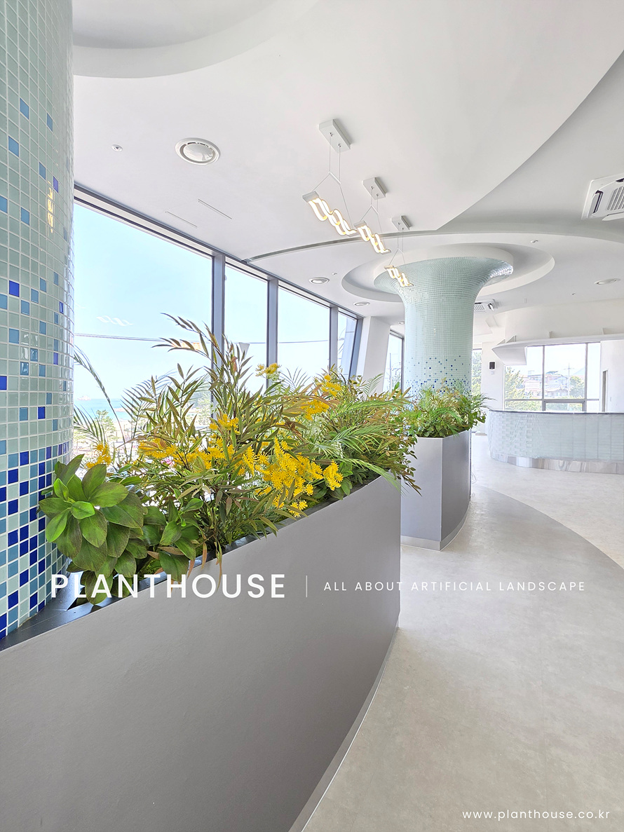인조식물 플랜터 연출 ©PLANTHOUSE