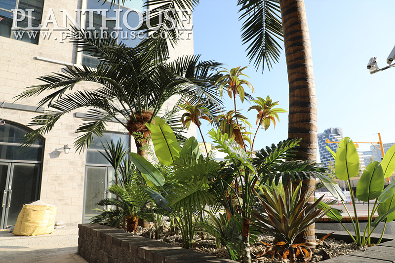 인조야자수, 인조식물 화단 연출